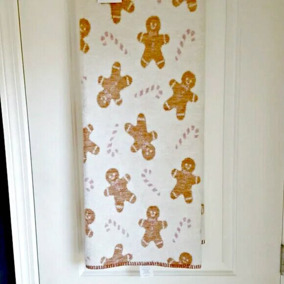 NEW! EXQUISITE Gingerbread MAN REVERSIBLE THROW BLANKET - Picture 3 of 6